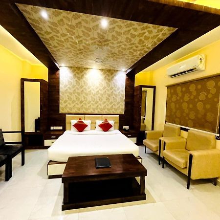 Shri Sai Hotel Āzamgarh Eksteriør bilde
