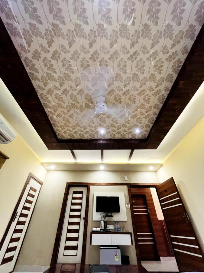 Shri Sai Hotel Āzamgarh Eksteriør bilde