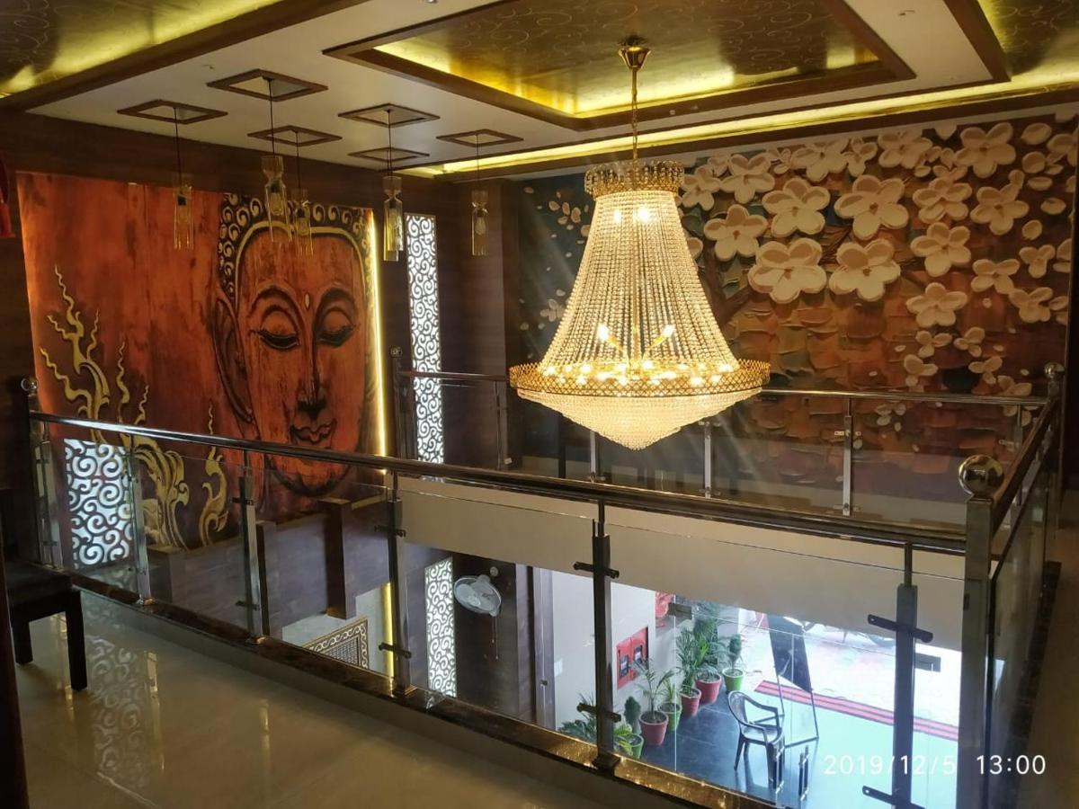 Shri Sai Hotel Āzamgarh Eksteriør bilde