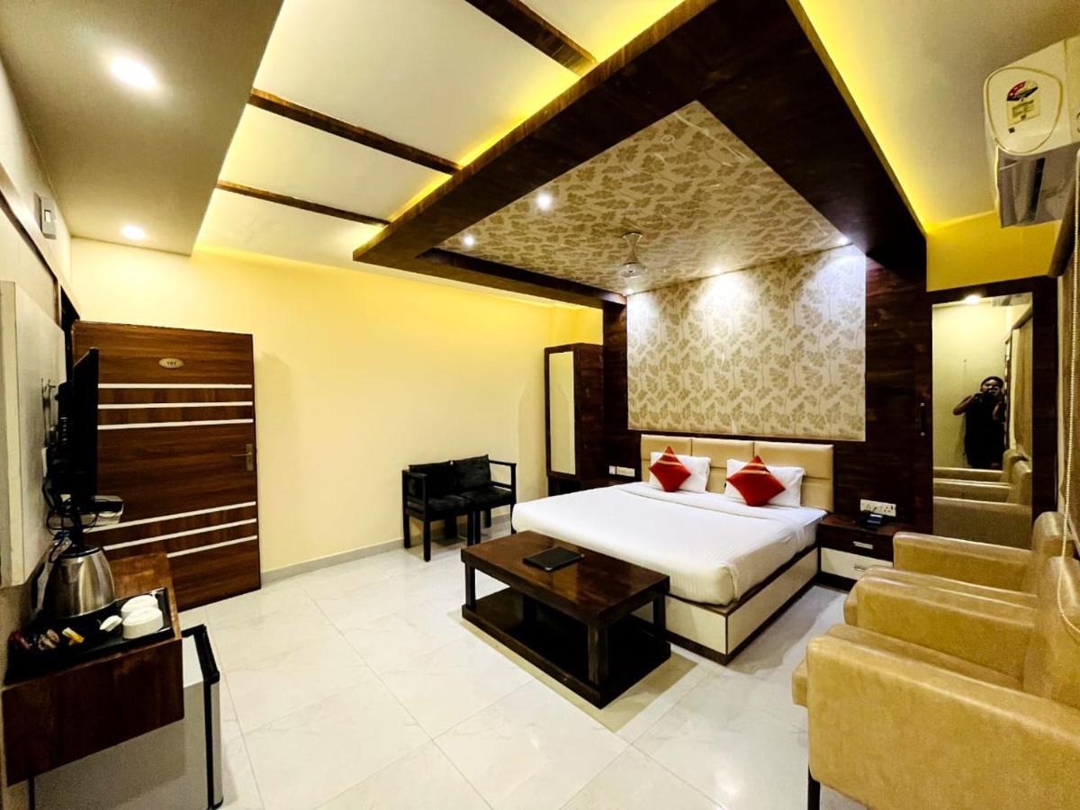 Shri Sai Hotel Āzamgarh Eksteriør bilde