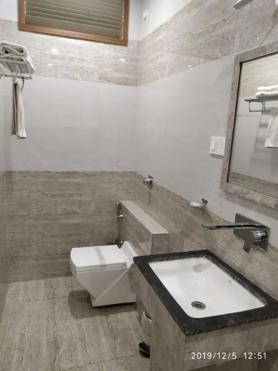 Shri Sai Hotel Āzamgarh Eksteriør bilde