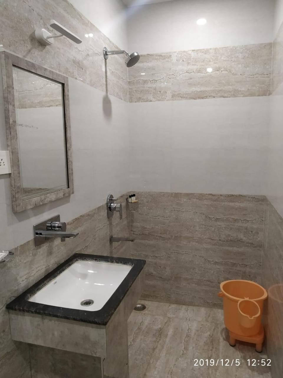 Shri Sai Hotel Āzamgarh Eksteriør bilde